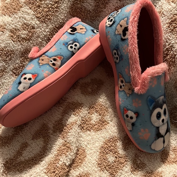 Slippers - Picture 3 of 4